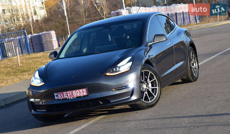 Седан Tesla Model 3 2018 в 