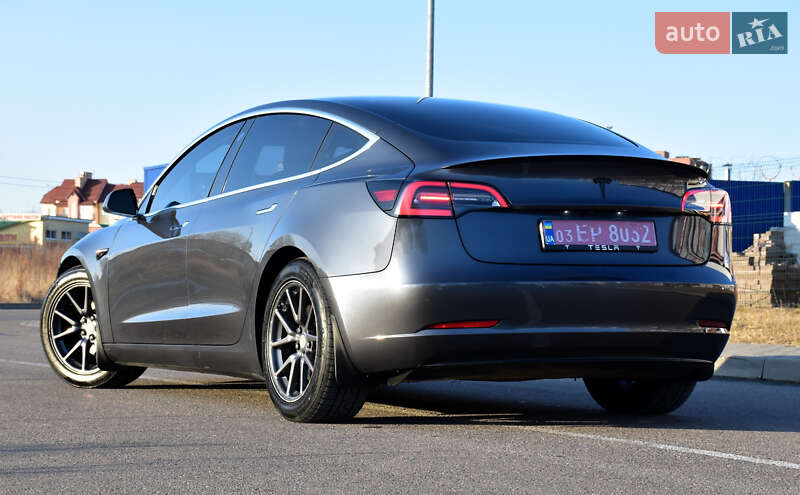 Седан Tesla Model 3 2018 в Дрогобыче