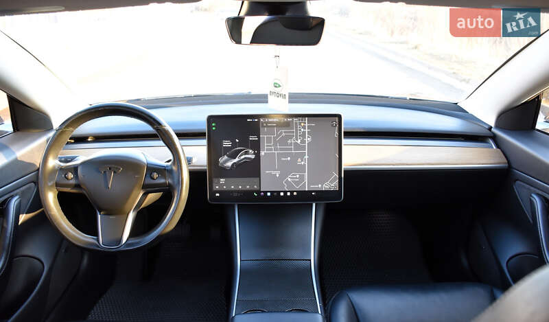Седан Tesla Model 3 2018 в Дрогобыче