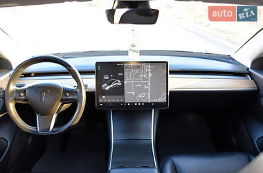 Седан Tesla Model 3 2018 в 