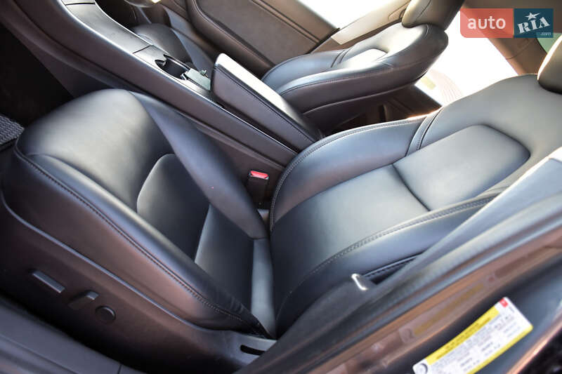 Седан Tesla Model 3 2018 в Дрогобыче