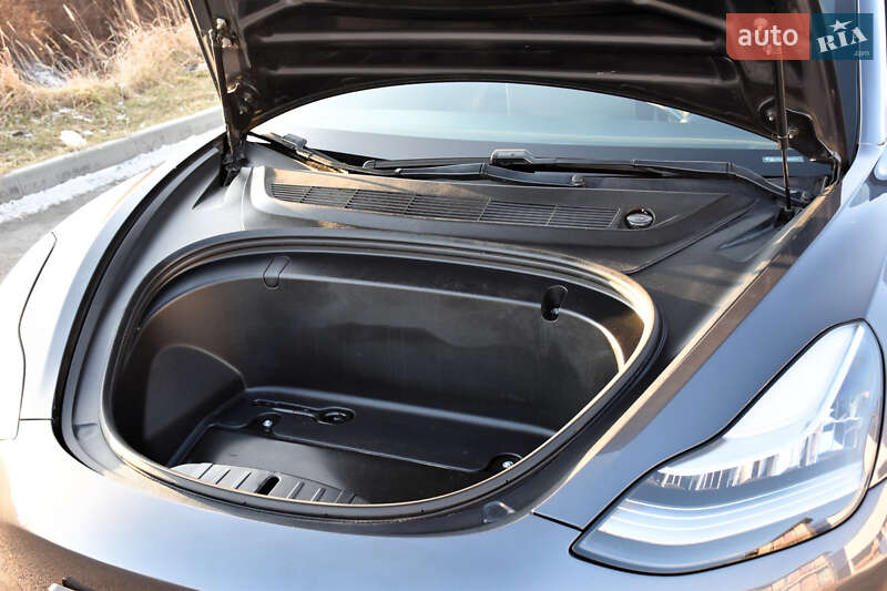 Седан Tesla Model 3 2018 в Дрогобыче