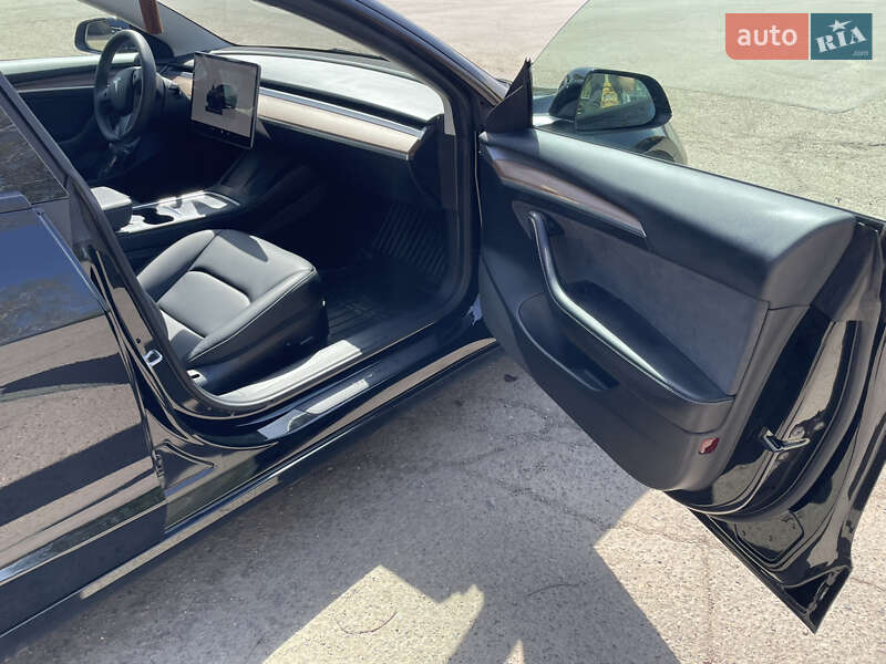Седан Tesla Model 3 2022 в Самборі