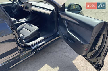 Седан Tesla Model 3 2022 в 