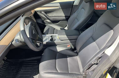 Седан Tesla Model 3 2022 в 