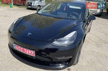 Седан Tesla Model 3 2022 в 