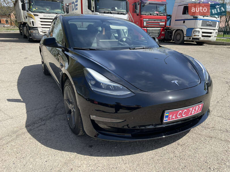 Седан Tesla Model 3 2022 в Самборі