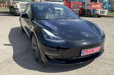 Седан Tesla Model 3 2022 в 