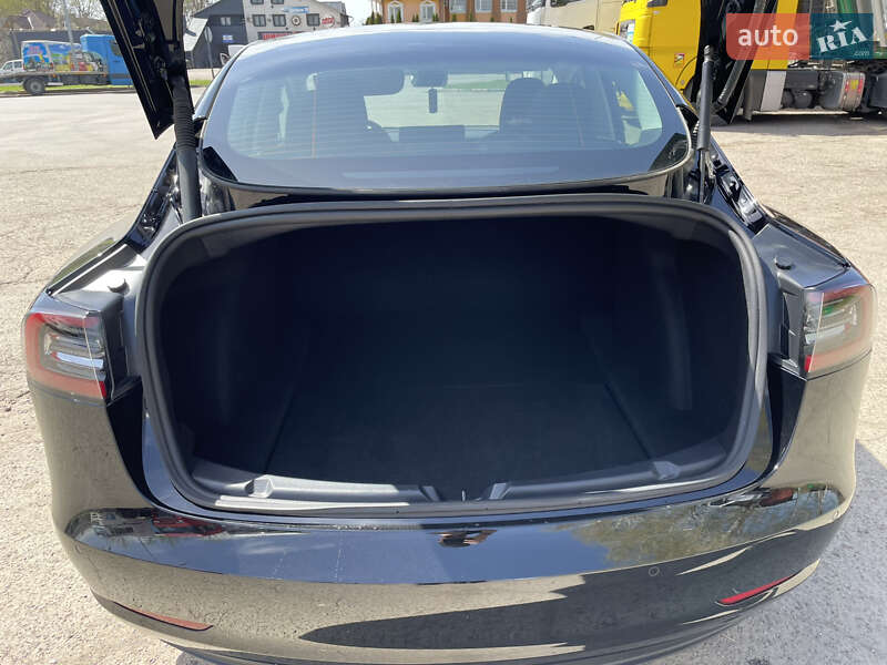Седан Tesla Model 3 2022 в Самборі