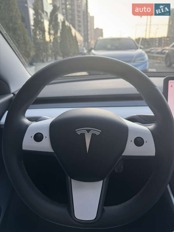 Седан Tesla Model 3 2020 в Києві