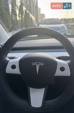 Седан Tesla Model 3 2020 в 