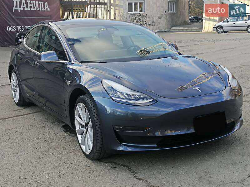 Седан Tesla Model 3 2019 в 