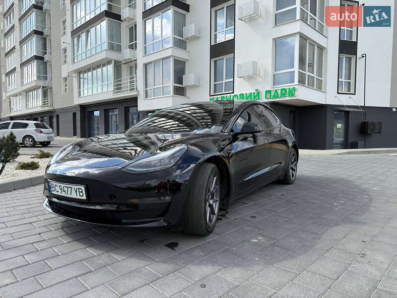 Седан Tesla Model 3 2023 в Трускавце