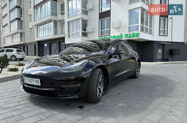 Седан Tesla Model 3 2023 в 