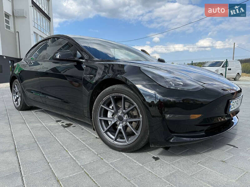 Седан Tesla Model 3 2023 в Трускавце