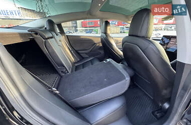 Седан Tesla Model 3 2019 в 