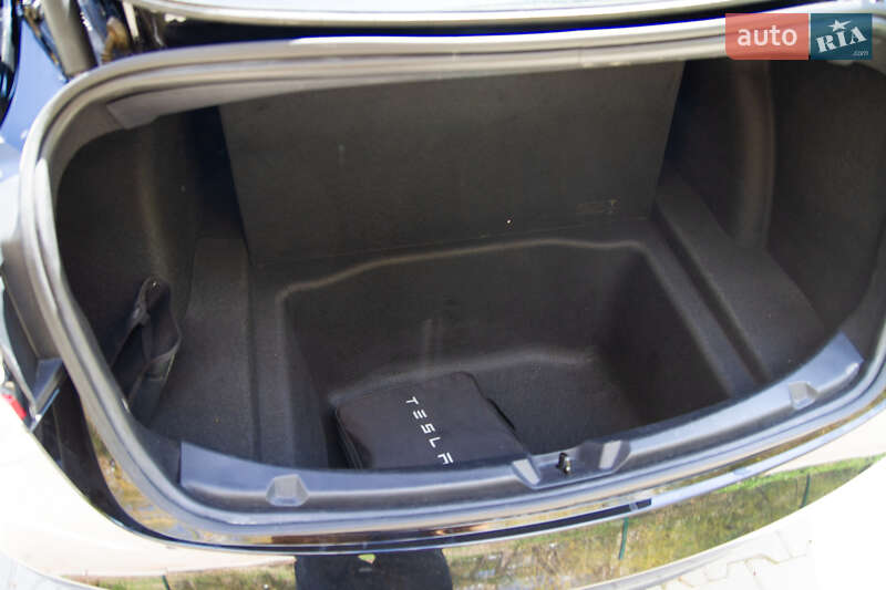 Седан Tesla Model 3 2021 в Тернополе