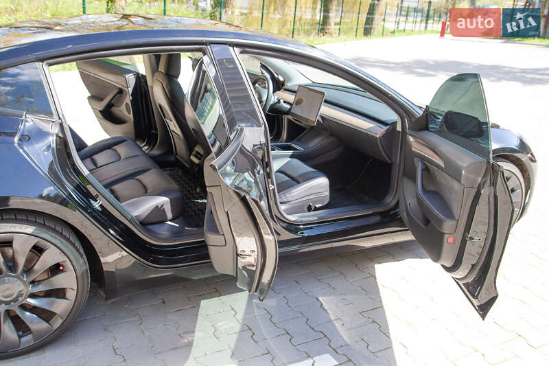 Седан Tesla Model 3 2021 в Тернополе