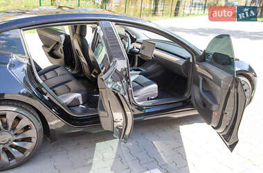 Седан Tesla Model 3 2021 в 