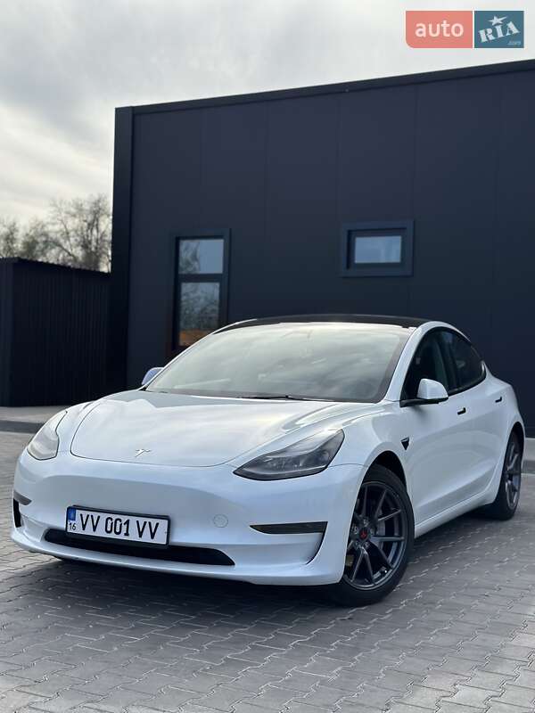 Tesla Model 3 2022