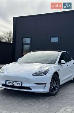 Седан Tesla Model 3 2022 в 
