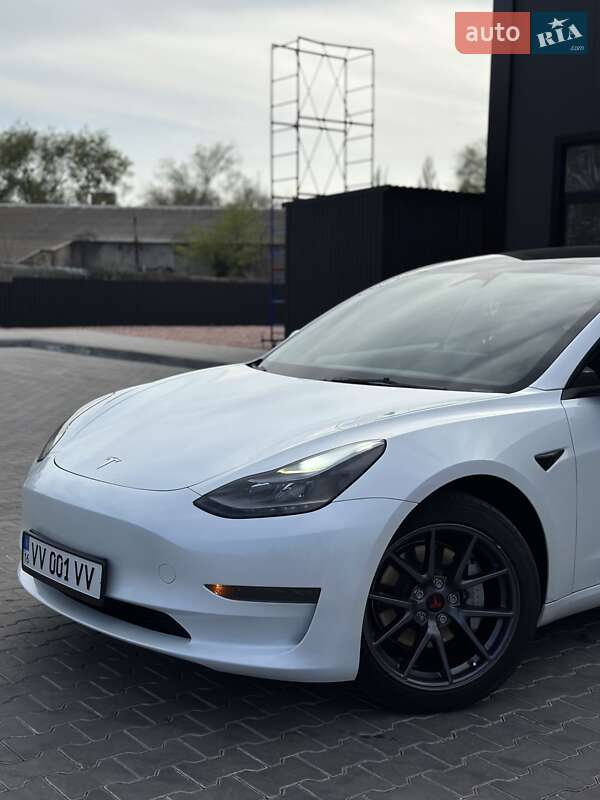 Седан Tesla Model 3 2022 в Одесі