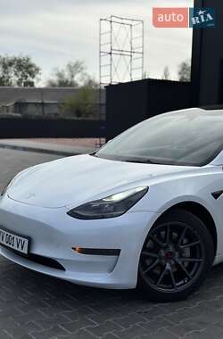 Седан Tesla Model 3 2022 в 