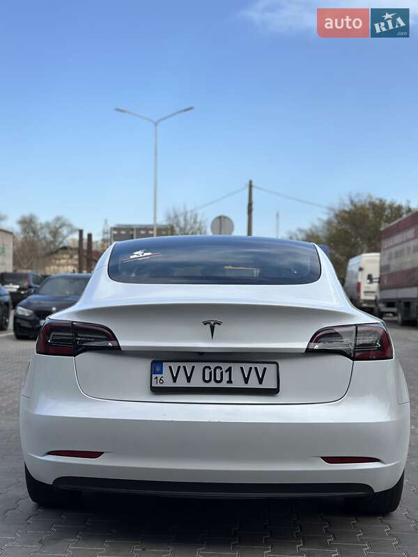 Седан Tesla Model 3 2022 в Одесі