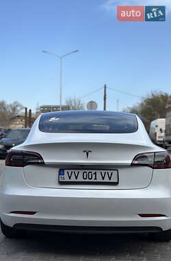 Седан Tesla Model 3 2022 в 