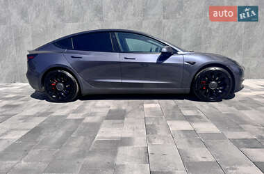 Седан Tesla Model 3 2022 в 