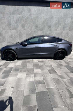Седан Tesla Model 3 2022 в 