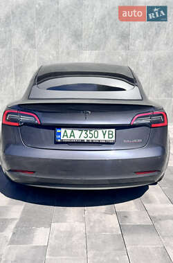 Седан Tesla Model 3 2022 в 