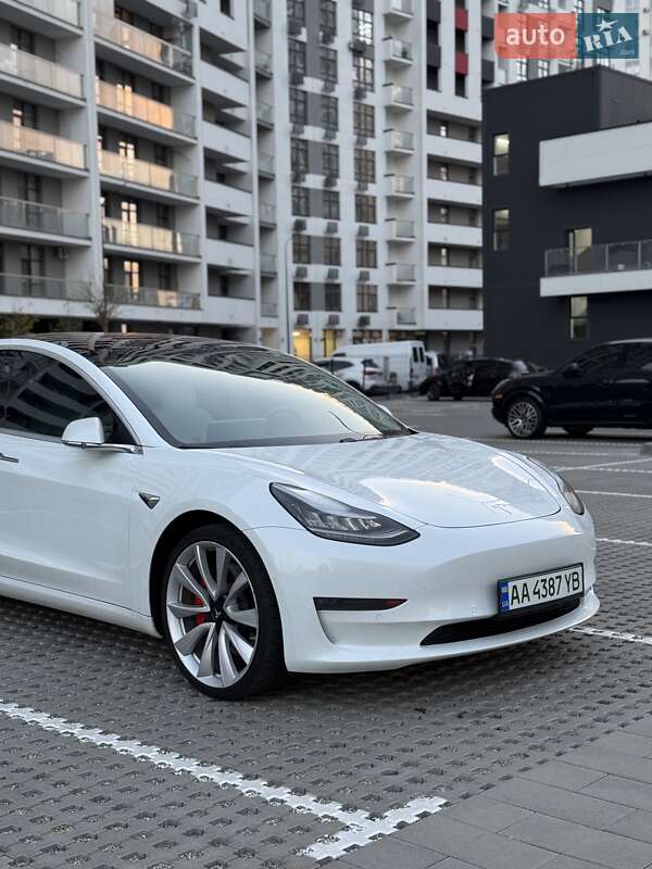 Седан Tesla Model 3 2018 в Киеве фото Седан Tesla Model 3 2018 в Киеве