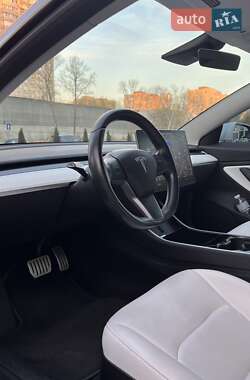 Седан Tesla Model 3 2018 в 