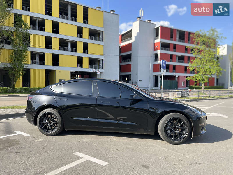 Седан Tesla Model 3 2019 в Киеве