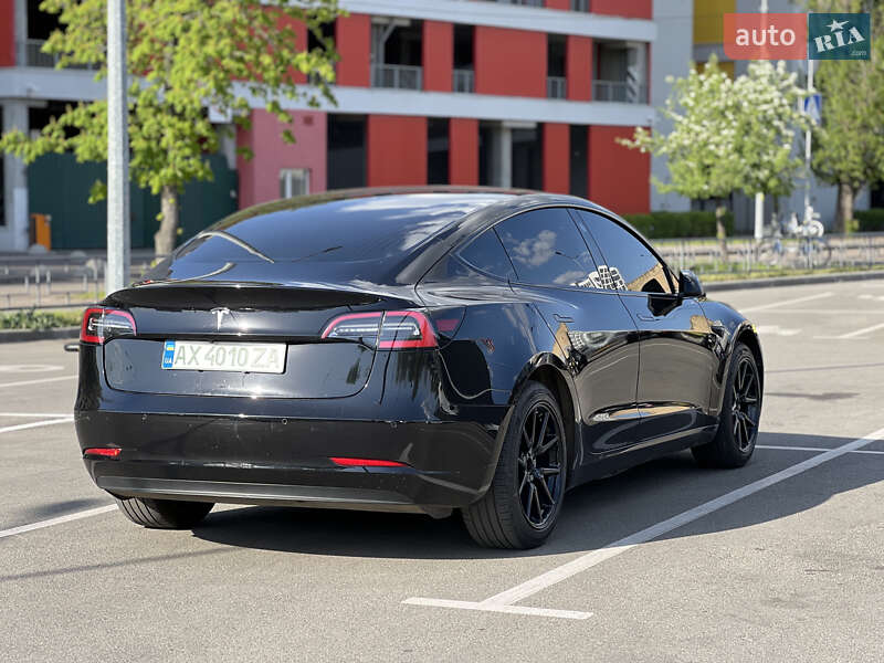 Седан Tesla Model 3 2019 в Киеве