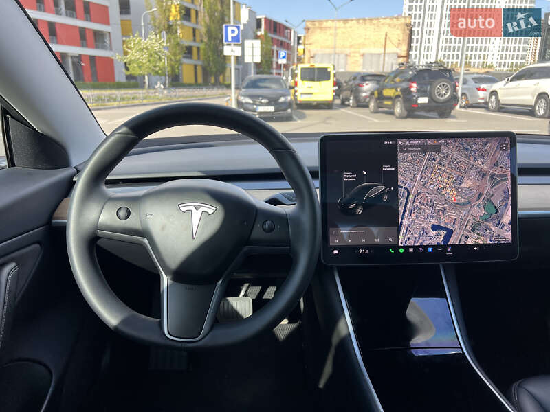 Седан Tesla Model 3 2019 в Киеве