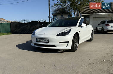 Седан Tesla Model 3 2022 в 
