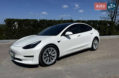 Седан Tesla Model 3 2022 в 