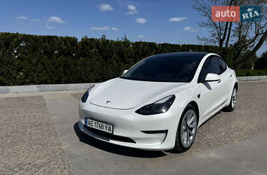Седан Tesla Model 3 2022 в 