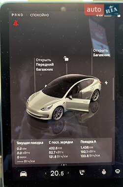 Седан Tesla Model 3 2022 в 