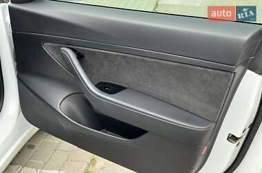 Седан Tesla Model 3 2019 в 
