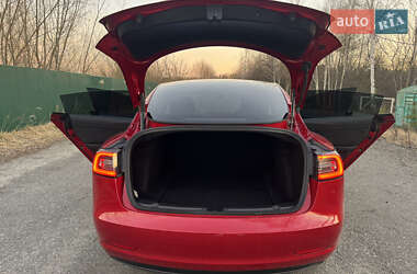 Седан Tesla Model 3 2021 в 