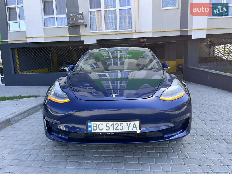 Седан Tesla Model 3 2019 в Львове