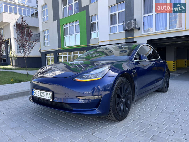 Седан Tesla Model 3 2019 в Львове