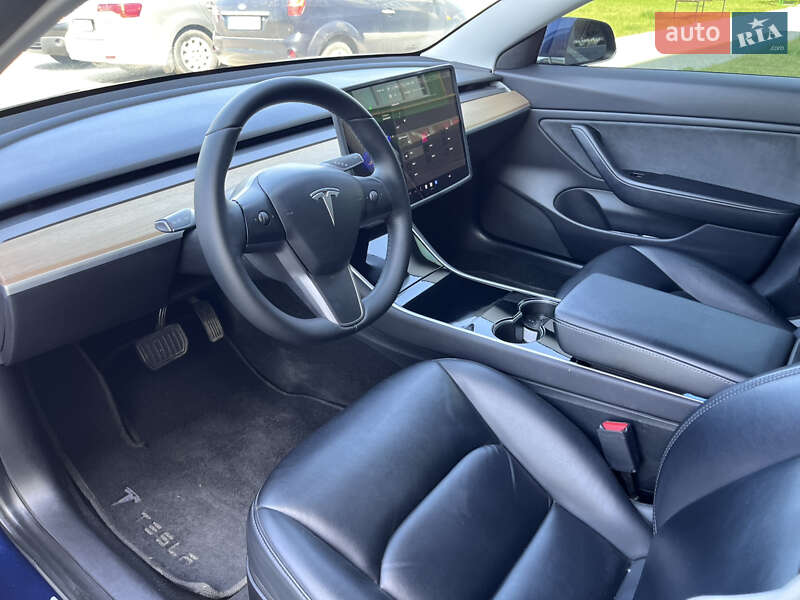 Седан Tesla Model 3 2019 в Львове