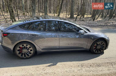 Седан Tesla Model 3 2022 в 