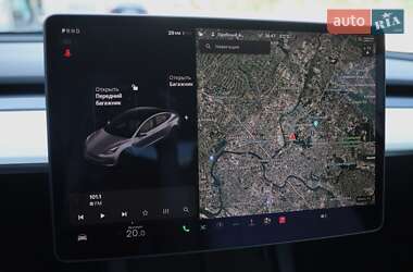 Седан Tesla Model 3 2021 в 