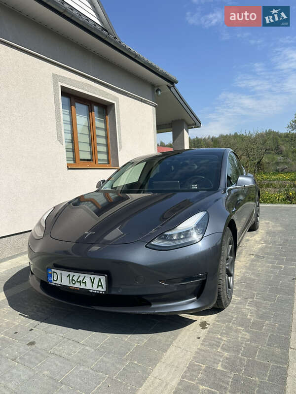 Седан Tesla Model 3 2019 в 