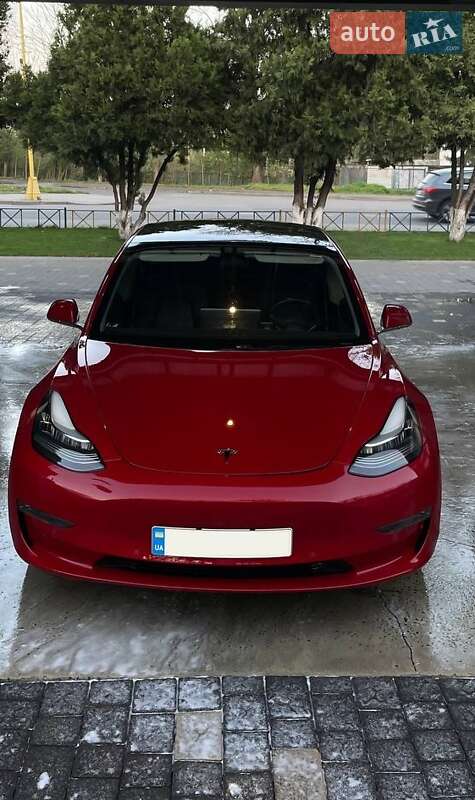 Седан Tesla Model 3 2019 в Ужгороді